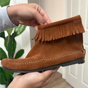 Minnetonka Tan Suede Fringe Booties